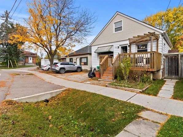1097 Enola Ave, Mississauga, ON L5G 4B1