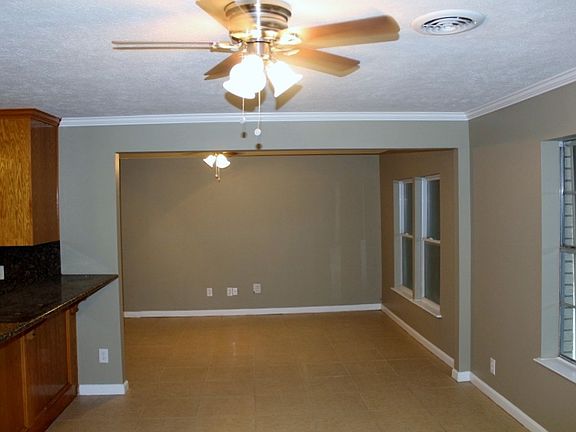 3rd image of 465 Moreland St