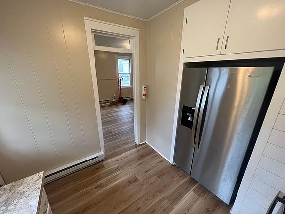 Kitchen into Livingroom