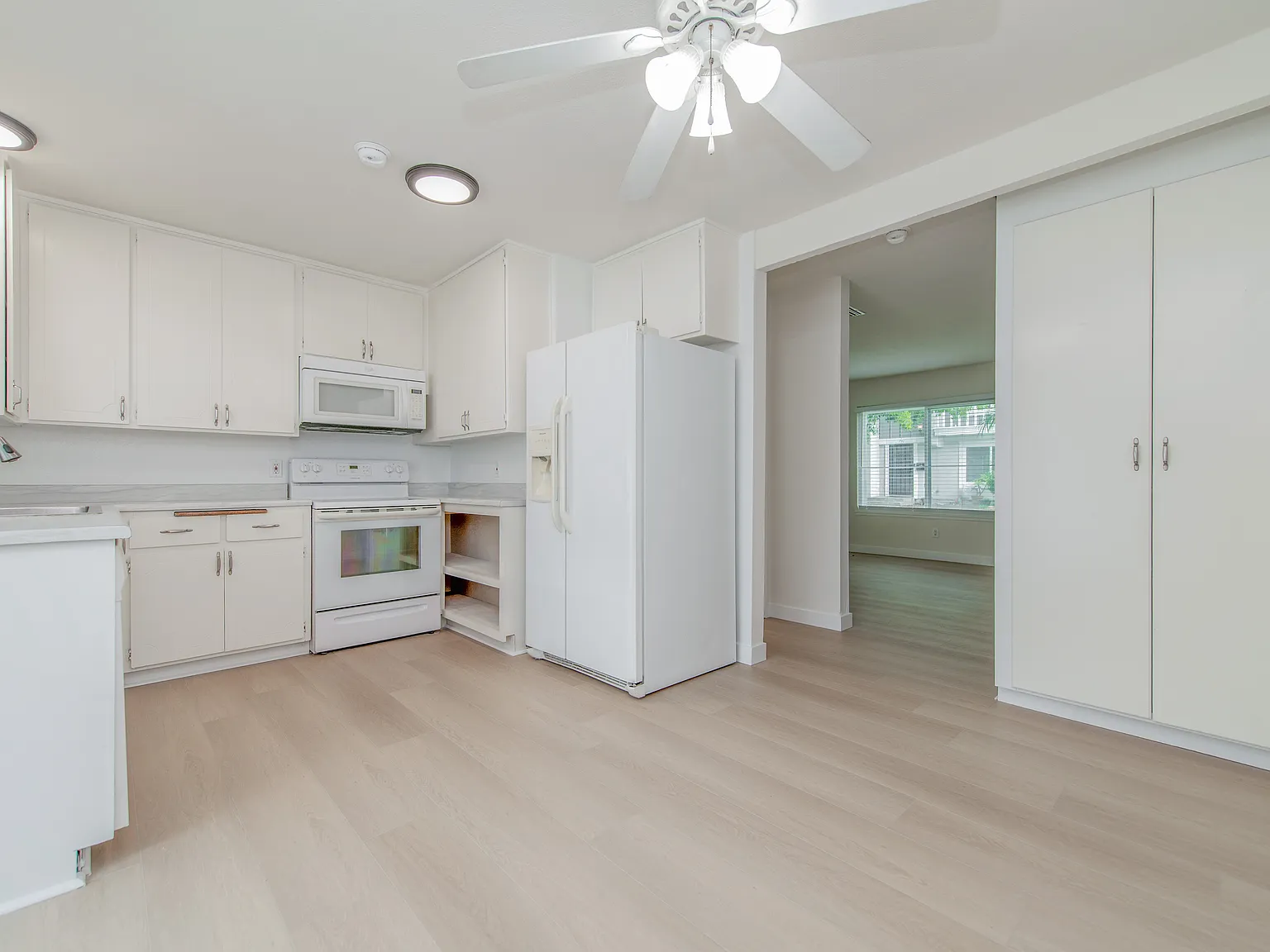 2 bed, 1.5 bath, 928 sqft, $2,850 — Photo 4