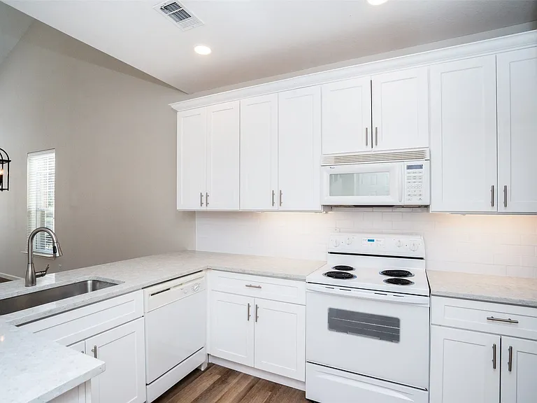 8600 Brunswick Dr — Photo 10