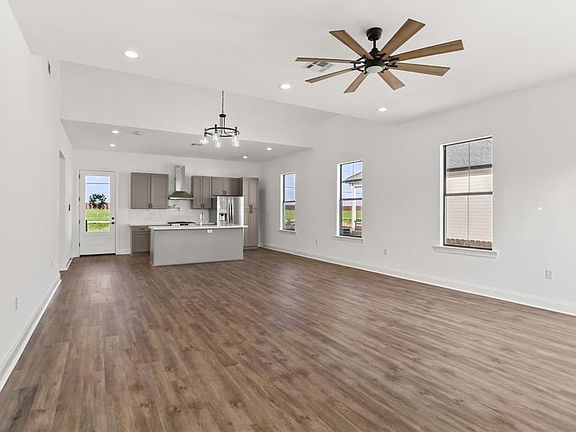 3rd image of 4044 Hamlet Dr
