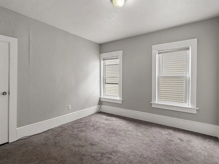 34 Esther St #2 — Photo 8