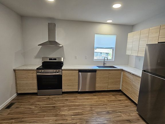 2nd image of 539 Forest Ave