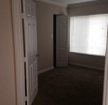 5th image of 1169 The Pointe Dr #1169