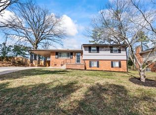 2889 Ashwood Dr, Winston Salem, NC 27103