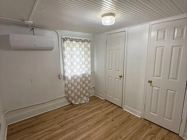 905 Nash St E — Photo 4