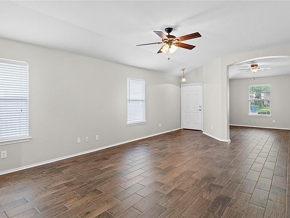 3rd image of 929 Darion St