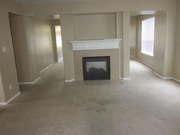 5th image of 1906 Hollow Mist Ln