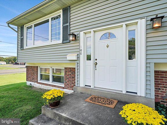 2nd image of 100 Heather Dr