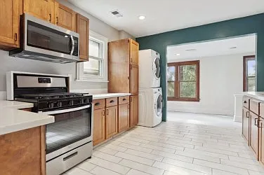 2 bed, 1100 sqft, $1,750 — Photo 2