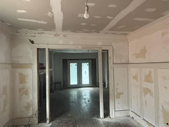 3rd image of 4046 Pingree St