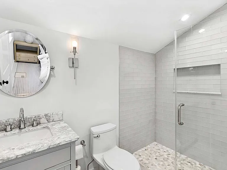 392 N Magee St — Photo 11