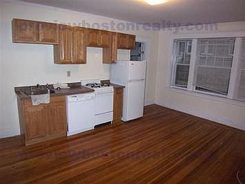 2nd image of 1615 Commonwealth Ave #Js6
