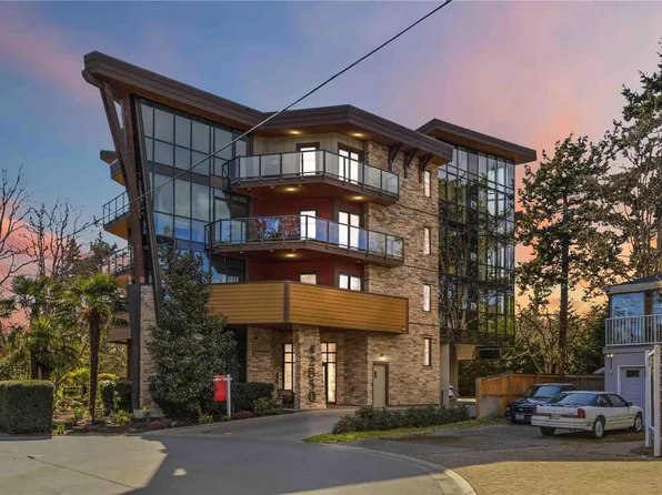 2850 Aldwynd Rd #301, Langford, BC V9B 3S7