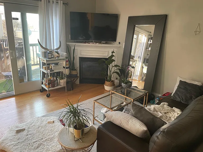 227 Bowen St #C — Photo 1