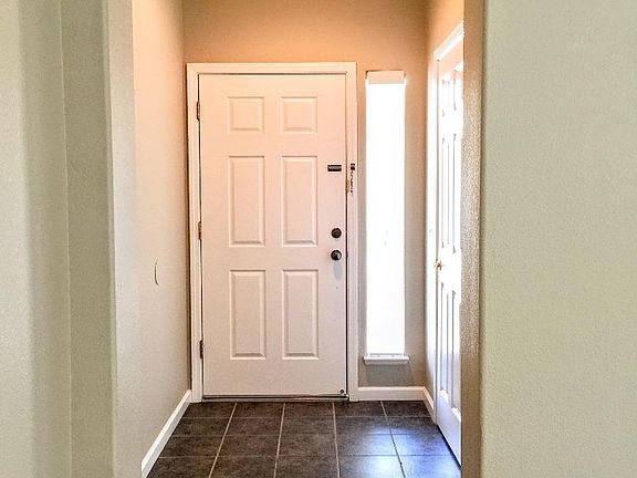 3rd image of 2962 La Vina Cir
