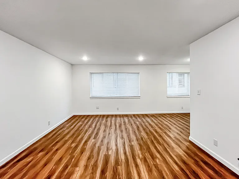 1644 Oxford St #8 — Photo 11