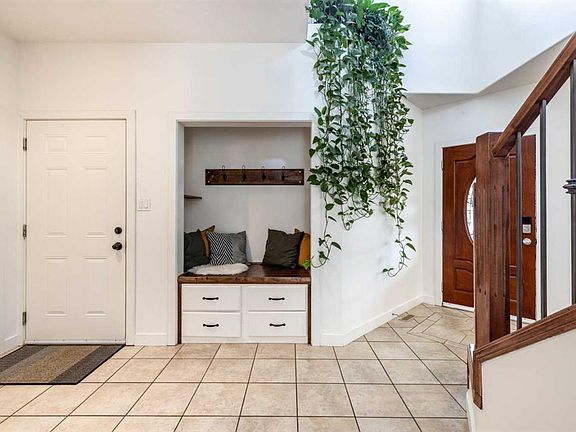5th image of 26 Ranchlands Way NE