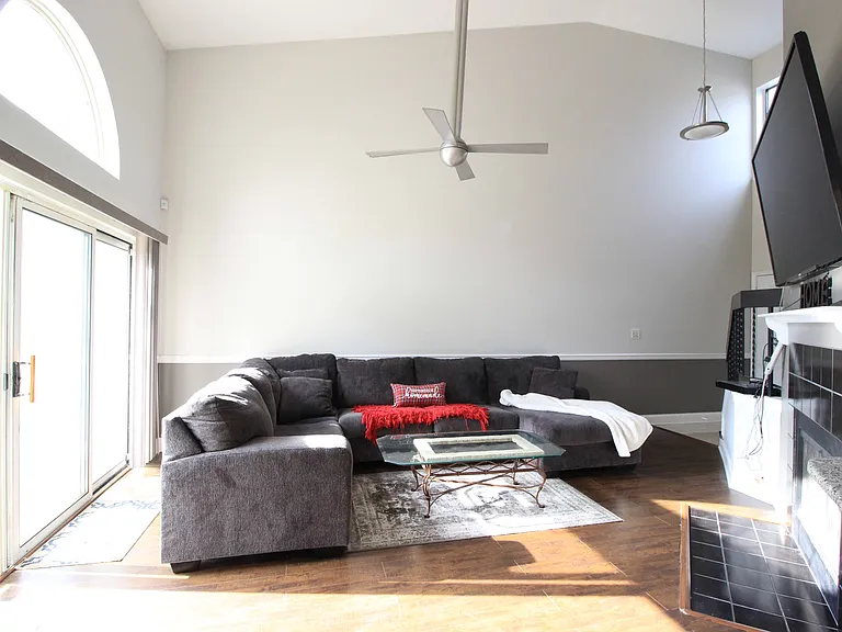 1488 Club Dr #4 — Photo 5