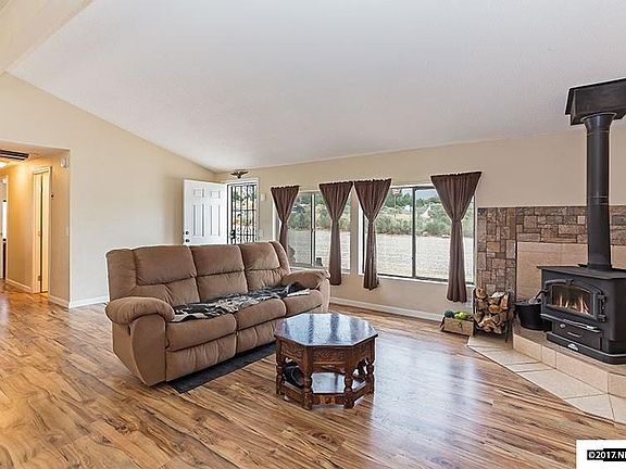 3rd image of 37 Wild Peach Ln
