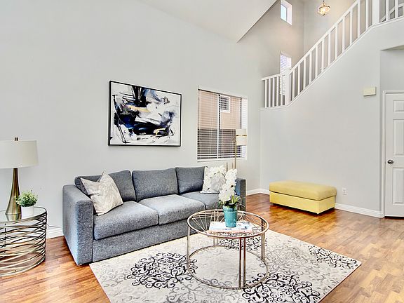 2nd image of 15 Sydney Ct