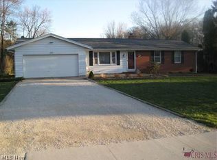 2896 Erie Dr, Akron, OH 44333