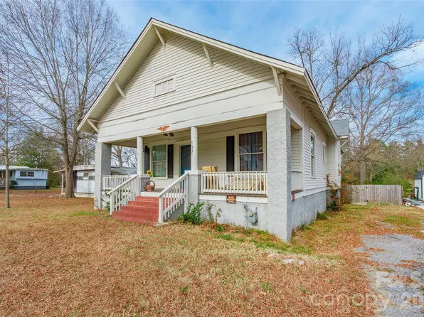 107 Hampton St, Chester, SC 29706