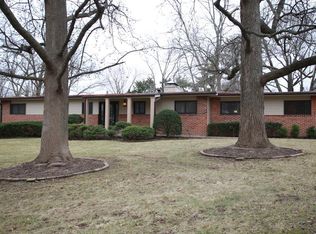 4 The Knolls Ln, Saint Louis, MO 63141