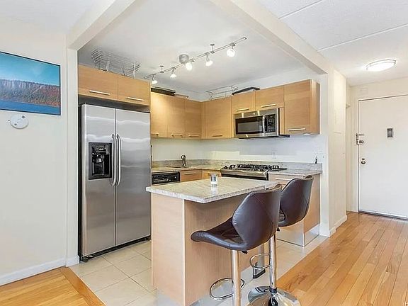 3rd image of 1155 Warburton Ave APT 2N