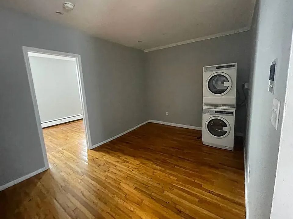 2nd image of 211 W 146th St #5W