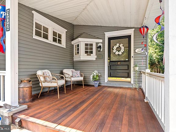 2nd image of 302 8th St
