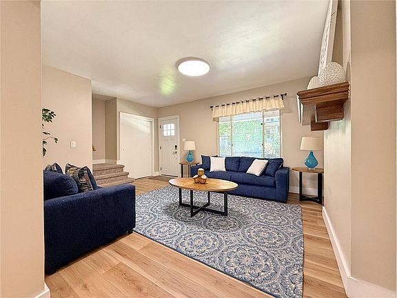 4th image of 1257 Hillsdale Ave