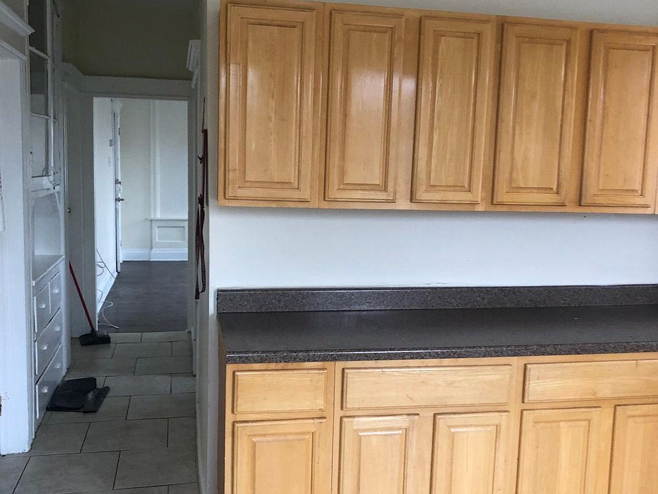 1st image of 109 Chelsea Ave #3