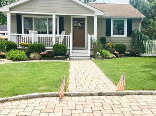 86 Ocean Blvd, Keyport, NJ 07735