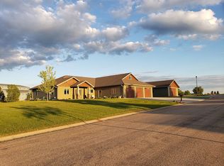 53 E Brook Ave, Morris, MN 56267