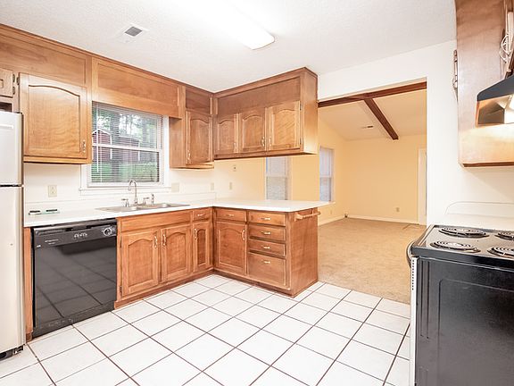 4th image of 311 N Oxford Cir