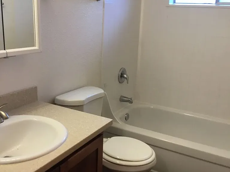 Jefferson Square Apartments — Photo 9