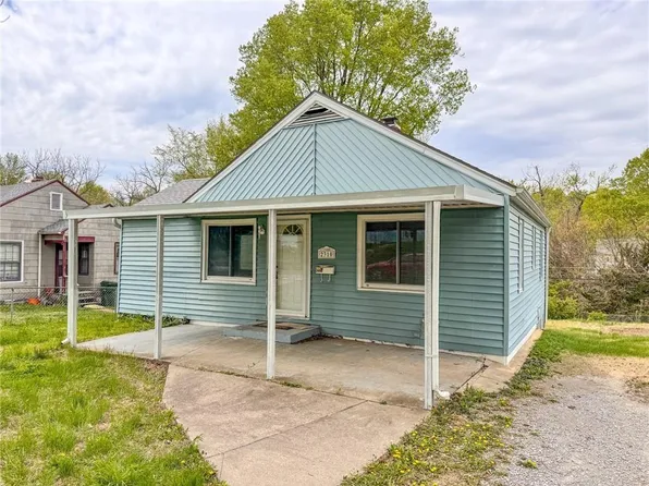 2310 S Hall Rd, Independence, MO 64052