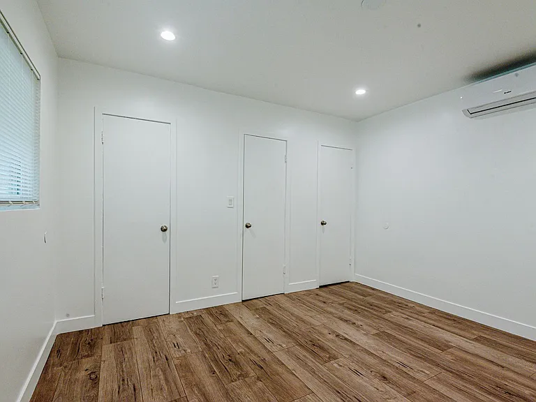 4324 Ventura Canyon Ave — Photo 16