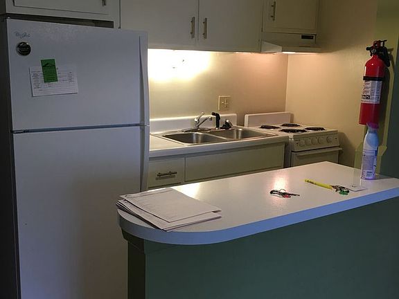 3rd image of 615 W 15th St #18