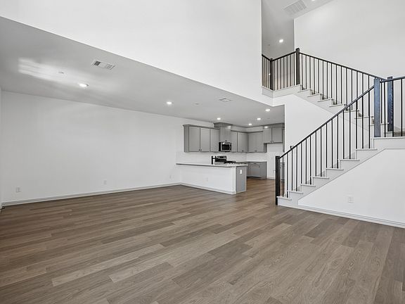 4th image of 220 Dylan Way