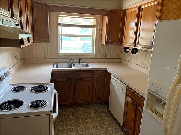 5th image of 3911 Bobolink Ln