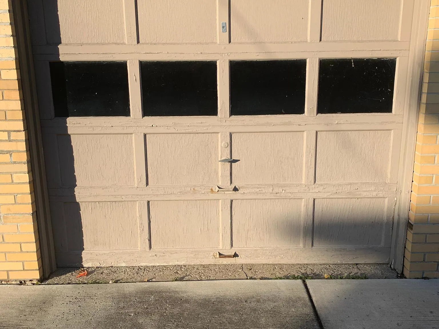 1050 Amherst St — Photo 3