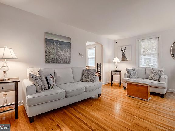 5th image of 213 Oxford Hill Ln