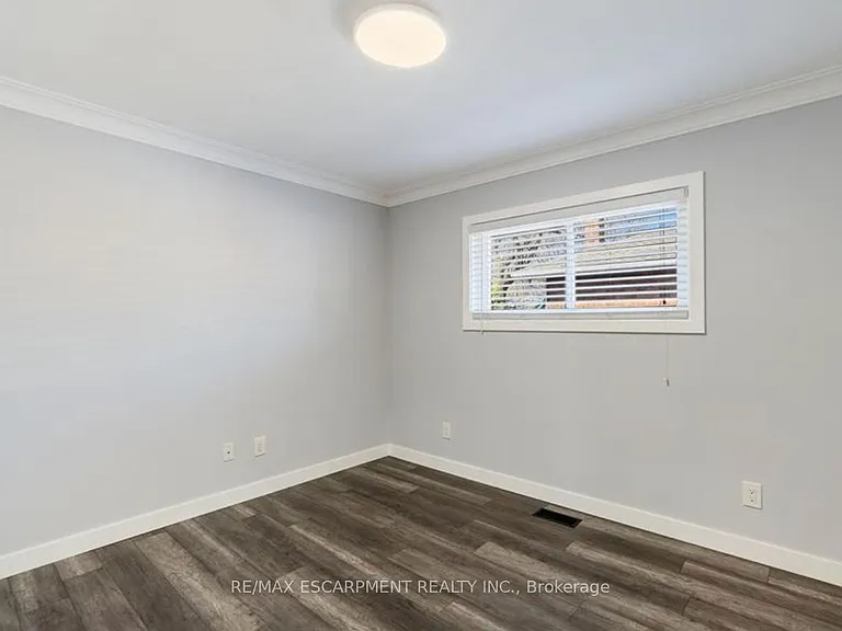 1266 Royal Dr W #UPPER — Photo 14
