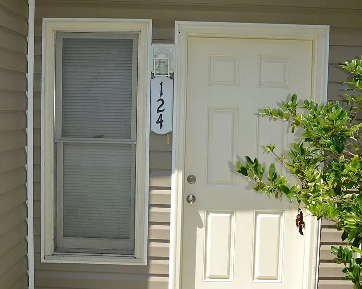 124-126 Corey Circle — Photo 15
