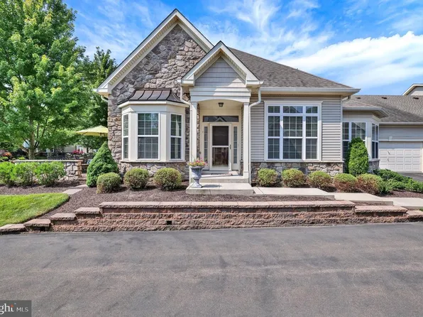 216 Willow Dr, Newtown, PA 18940