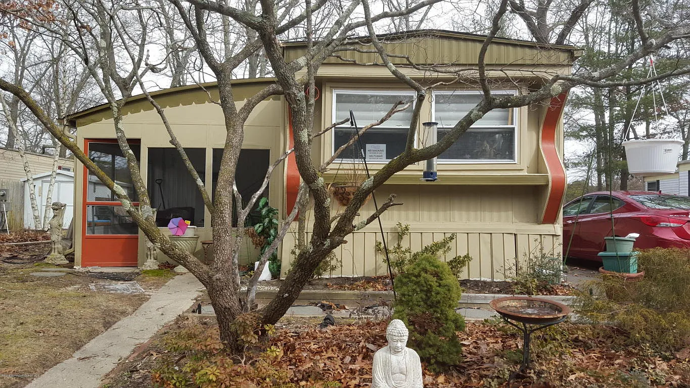 54 Boxwood Dr photo 1