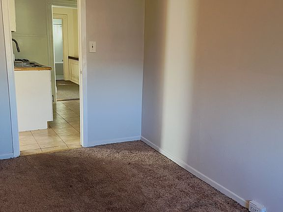 5th image of 116 Wood Ridge St